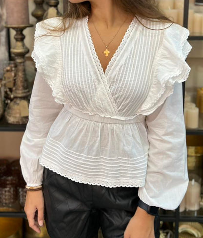 Lorelai - Hvid bluse med blonder